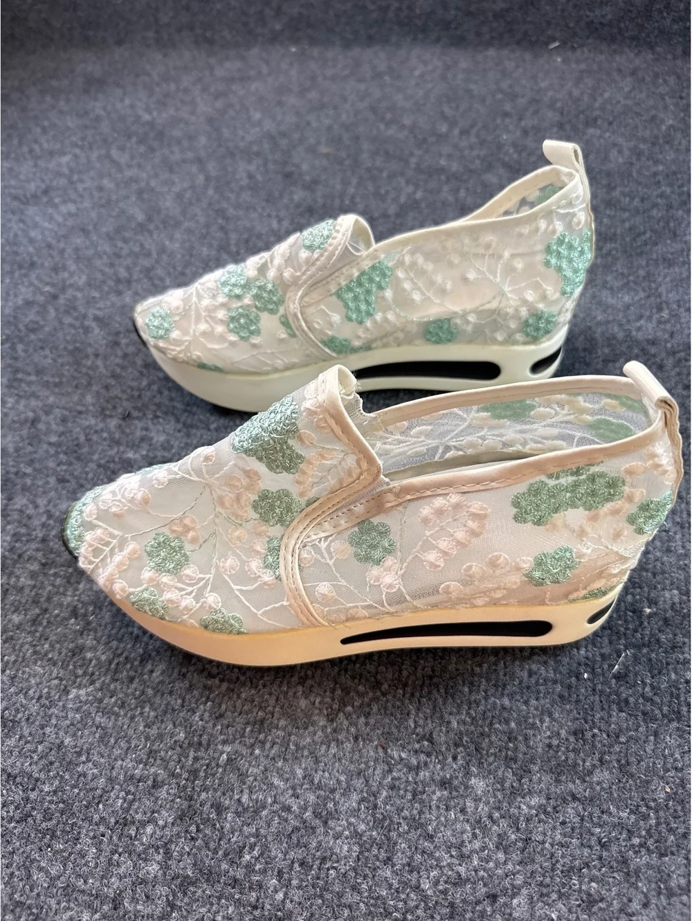 Women’s Size 39 Mint Green White Floral Lace Slip On Platform Sneakers Shoes